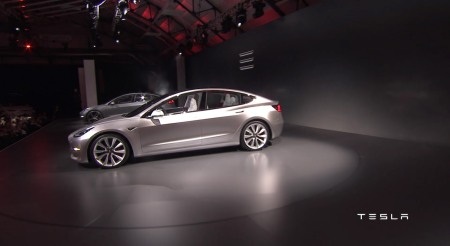 Tesla Model 3 trình làng, giá "mềm" - 9