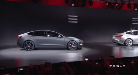 Tesla Model 3 trình làng, giá "mềm" - 2
