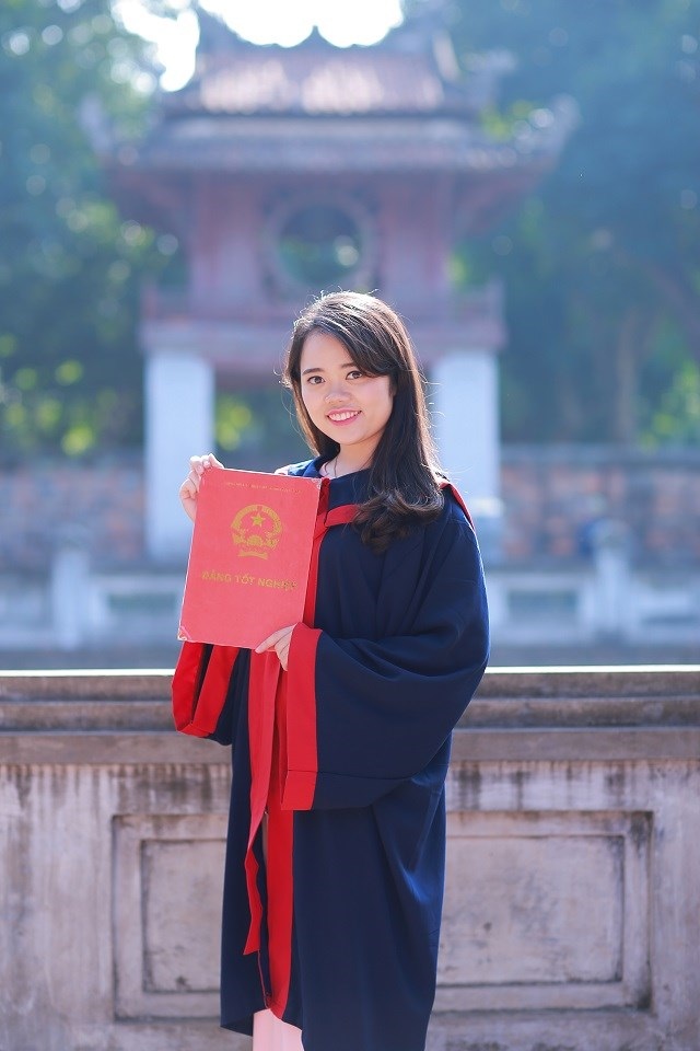 Nữ thủ khoa “kép” xuất sắc giành học bổng thạc sĩ Luật tại Mỹ - 1
Đặng Vũ Thùy Linh là thủ khoa “đầu vào” lẫn “đầu ra” của trường ĐH Luật Hà Nội.