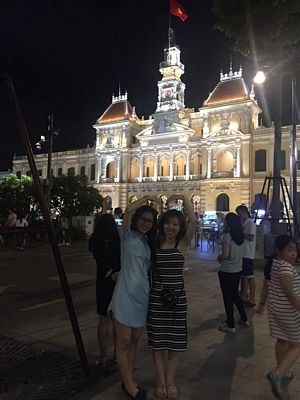 "Ốc đảo xanh" trong lòng Sài thành - 13 Các bạn trẻ rất yêu thích được thả bước trên phố đi bộ đêm trên đường Nguyễn Huệ