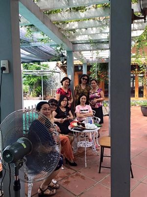 Homestay trong bán kính thành phố - 8 Bàn trà ngay cạnh hồ bơi