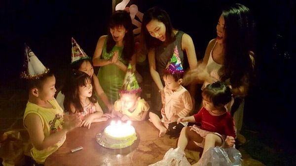 "Tiên cảnh" Pù Luông mùa nước đổ - 23 Buổi tối sinh nhật giai bé nhà tôi, chúng tôi đặt trước bánh gato và được tặng luôn bánh khá ngon nữa chứ, yêu thế!