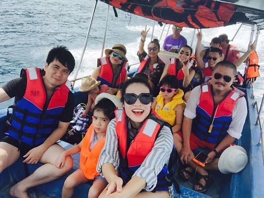 Cuộc đua kỳ thú đến "hòn đảo hoang sơ" Pulau Redang - 12 Cả đoàn lên tàu đi sang các đảo khác để ngắm san hô.