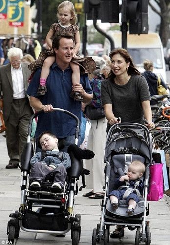Những hình ảnh đời thường giản dị của Cựu Thủ tướng Anh David Cameron - 2 Những hình ảnh đời thường giản dị của Cựu Thủ tướng Anh David Cameron - 2