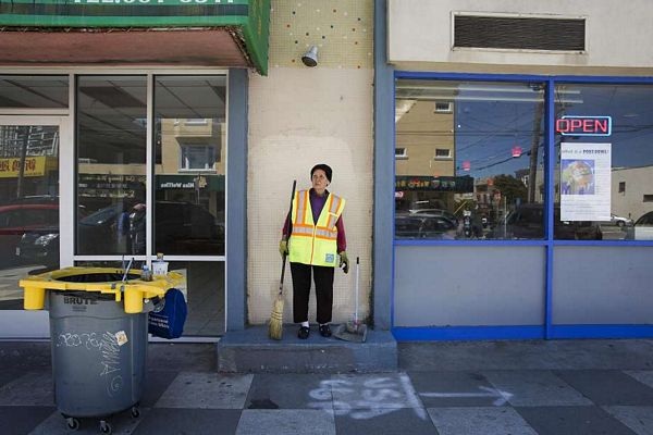 Bà cụ quét rác gốc Việt trở thành "ngôi sao mạng" - 2