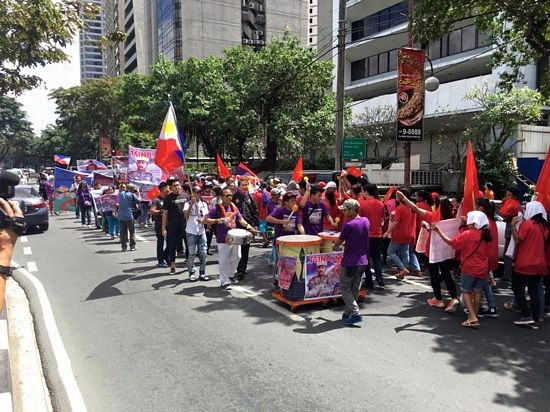 Sinh viên Việt Nam và quốc tế tại Philippines phản đối Trung Quốc quân sự hoá Biển Đông - 4
Số lượng người tham gia biểu tình lúc đông nhất lên đến khoảng 500 người.