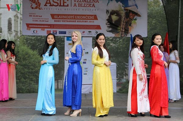 Hình ảnh ấn tượng về lễ hội Việt ở thủ đô Praha - 3