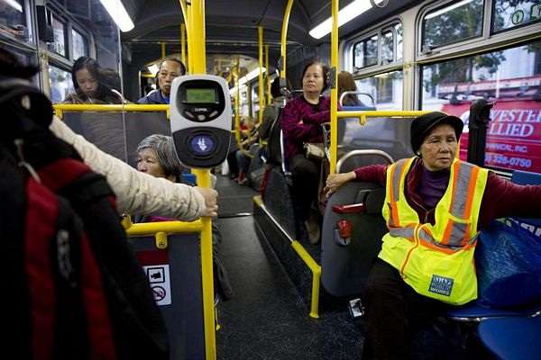 Bà cụ quét rác gốc Việt trở thành "ngôi sao mạng" - 5