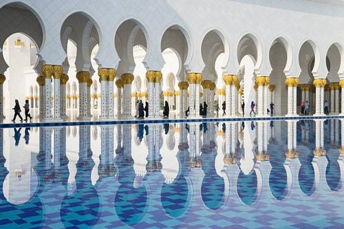 Khám phá Abu Dhabi: Thành phố ngàn hoa trên sa mạc - 9
Đại Thánh đường Hồi giáo Sheikh Zayed.