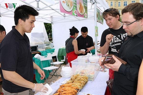 Hình ảnh ấn tượng về lễ hội Việt ở thủ đô Praha - 7