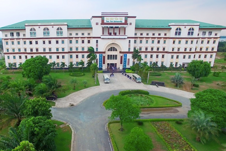Du học Hoa Kỳ trên đất Việt - 1 Tòa nhà Gillis, Đại học Tân Tạo.