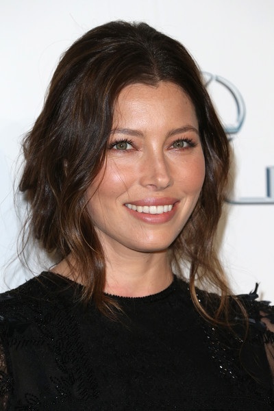 Sao và những kiểu tóc đẹp nhất năm 2015 - 12
Jessica Biel sang trọng với tóc búi trễ thả rơi tự do vài lọn
