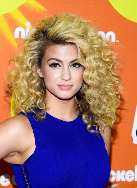 Sao và những kiểu tóc đẹp nhất năm 2015 - 7
Tori Kelly cá tính với mái tóc xù mỳ kiểu thập niên 80