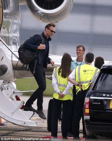 Taylor Swift rạng rỡ đi chơi cùng mẹ người yêu - 10
Tom Hiddleston là người tình thứ... n của Taylor Swift - trong quá khứ cô từng hẹn hò Calvin Harris, Harry Styles, John Mayer, Jake Gyllenhaal...