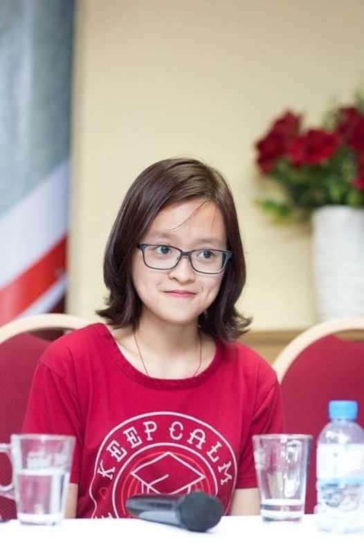Nữ sinh “má lúm” trường Ams giành học bổng 7 tỷ đồng ĐH Harvard - 2
Hiền Anh có mặt trong talkshow “Con đường đến các trường Đại học Ive – League” do tổ chức phi lợi nhuận EduTalk Việt Nam phối hợp tổ chức để chia sẻ kinh nghiệp du học tại Hà Nội .