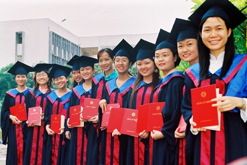 Đào tạo đại học bằng tiếng Anh: Các trường phải đối mặt với nhiều thách thức - 1
Giỏi ngoại ngữ là chìa khóa thành công đối với nhiều kỹ sư, cử nhân khi ra trường