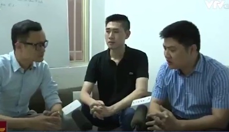 
Chủ tịch MTM Trần Hữu Tiệp (người đeo kính) trong một lần lên truyền hình trấn an nhà đầu tư
