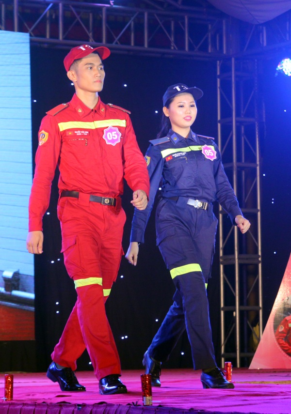 
Nguyễn Thị Huyền Trang và Nguyễn Tuấn Dũng giành giải Nhất chung cuộc cho những phần tỏa sáng của mình trên sân khấu. Cặp đôi cũng giành giải Thí sinh mặc trang phục PCCC đẹp nhất.
