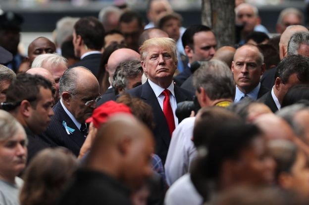Tỷ phú Trump hứa công khai hồ sơ y tế thách thức bà Clinton - 1
Ông Trump cũng có mặt tại buổi lễ tưởng niệm hôm 11/9 ở Ground Zero, Manhattan, New York. (Ảnh: Getty)
