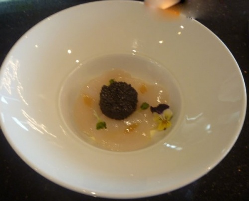 Khó tin với những đại tiệc trứng cá siêu hạng ở Việt Nam - Ảnh 8. Khó tin với những đại tiệc trứng cá siêu hạng ở Việt Nam - Ảnh 8.