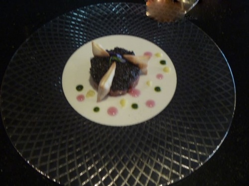 Khó tin với những đại tiệc trứng cá siêu hạng ở Việt Nam - Ảnh 2. Khó tin với những đại tiệc trứng cá siêu hạng ở Việt Nam - Ảnh 2.