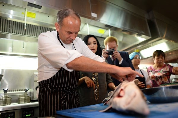 Khó tin với những đại tiệc trứng cá siêu hạng ở Việt Nam - Ảnh 4. Khó tin với những đại tiệc trứng cá siêu hạng ở Việt Nam - Ảnh 4.