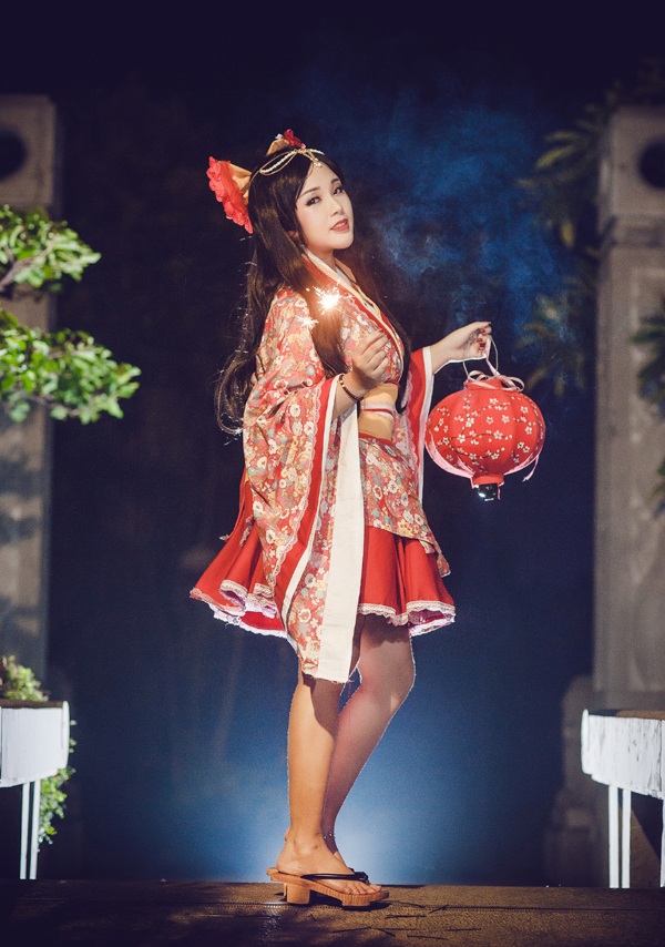Thiếu nữ cosplay tuyệt đẹp đón Trung thu - 2
Trong bộ ảnh đón Trung thu, Chie hóa thân thành một cô gái Nhật Bản với nét hiện đại và cổ điển pha trộn tinh tế.
