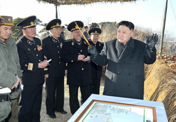
Nhà lãnh đạo Triều Tiên Kim Jong-un (ngoài cùng bên phải). Ảnh: AFP
