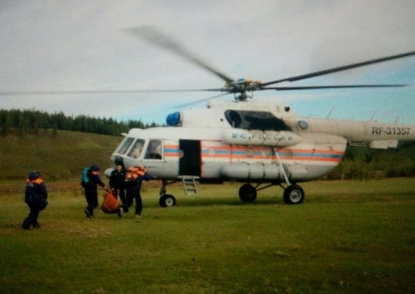 Tàu Nga chở hơn 100 người bị mắc cạn trên sông - 2 
Trực thăng đã được điều tới hiện trường để cứu hộ. (Ảnh: Twitter)