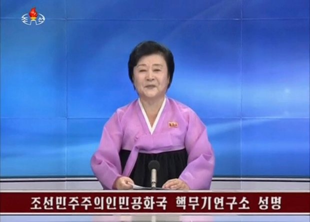 
Phát thanh viên đài KRT thông báo về vụ thử đầu đạn hạt nhân thành công của Triều Tiên sáng 9/9. (Ảnh: Reuters)
