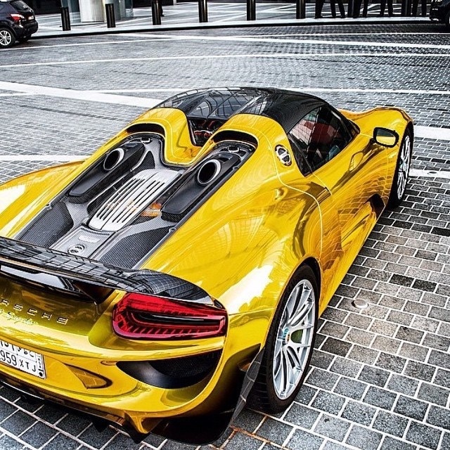 Ngắm dàn xe khủng của tỷ phú Ảrập mang sang châu Âu du lịch - 11
Porsche 918 Spyder