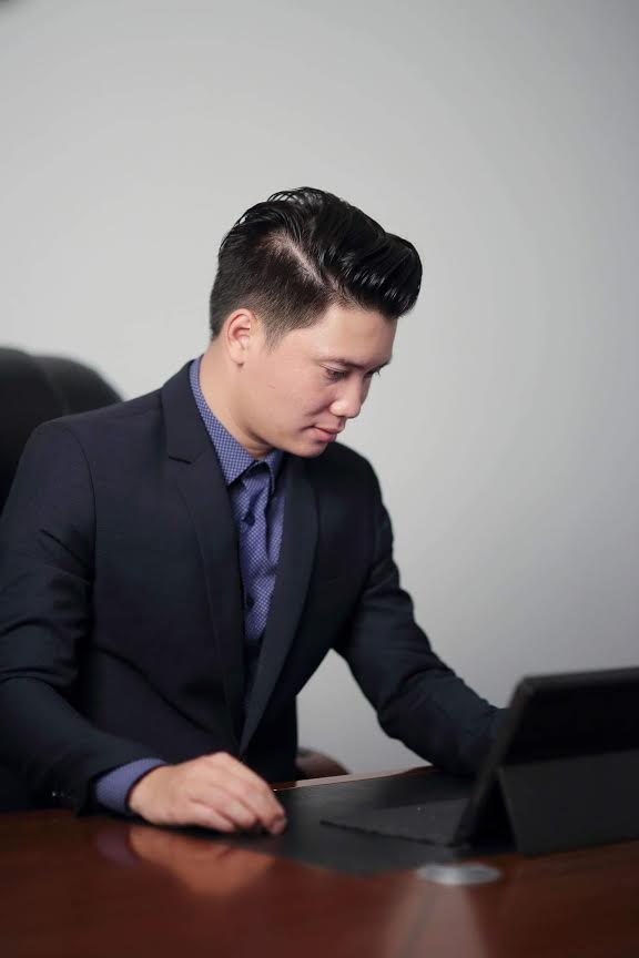 Cú lội ngược dòng ngoạn mục của một chàng CEO thời trang - 1 Cú lội ngược dòng ngoạn mục của một chàng CEO thời trang - 1