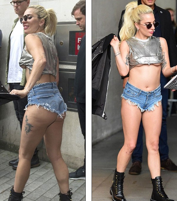 
 Vài ngày trước, Lady Gaga cũng dạo phố và xuất hiện tại một phòng thu với bộ trang phục kiệm vải tương tự.
