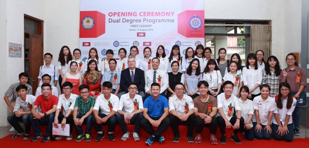 Tuyển sinh Cử nhân và Thạc sỹ tại Học viện Tài chính - Khai giảng tháng 10/2016 - 3
Lễ Khai giảng Chương trình đào tạo cấp hai bằng Đại học tại Hà Nội, ngày 12/8/2016.