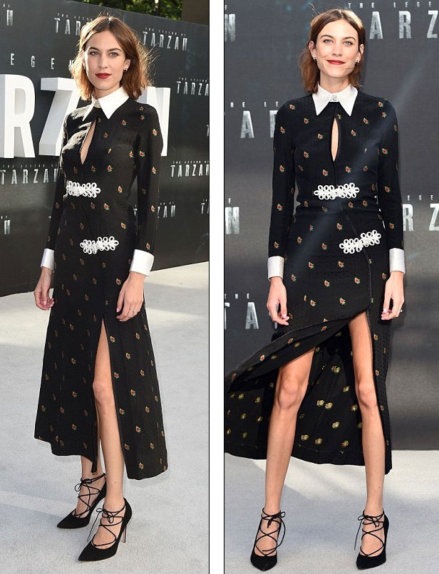 Sốc với váy dây nối mong manh, không nội y của sao 17 tuổi - 10
Alexa Chung cũng chọn váy xẻ cao gợi cảm khoe đôi chân thon.