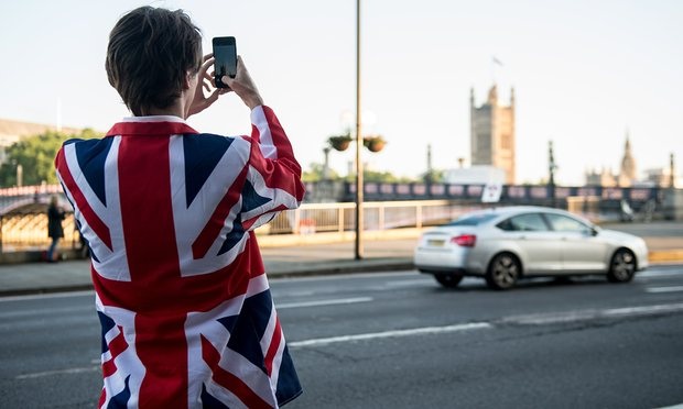 Cử tri Anh ăn mừng sớm chiến thắng Brexit - 8
(Ảnh: Getty)