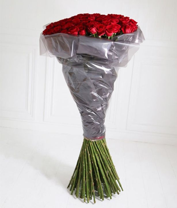 Những bông hồng đắt giá nhất thế giới cho ngày Valentine - 2
Những bông hồng được trồng trên những dãy núi ở Ecuador cao trên 2,800m so với mặt nước biển nên chúng trở nên đặc biệt.