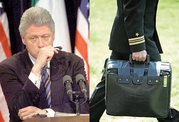 
Tổng thống Bill Clinton từng để quên vali hạt nhân và làm mất thẻ mật mã. (Ảnh: AP)
