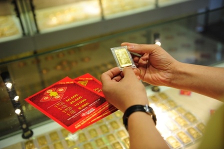 
Giá vàng tăng vọt phiên cuối tuần
