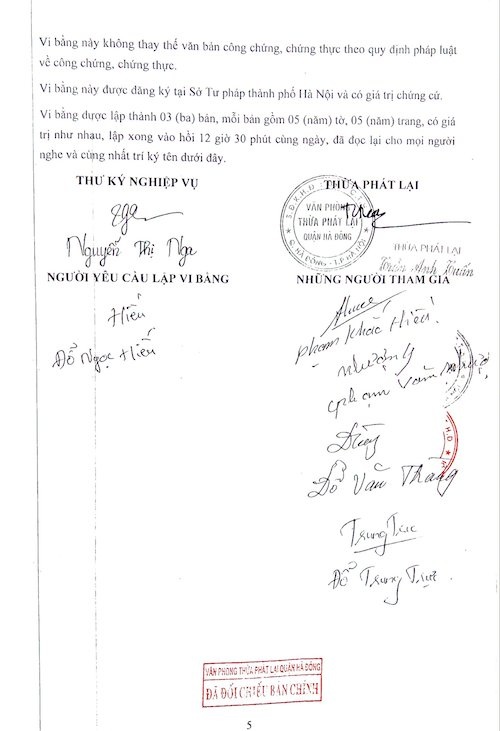 Hà Nội: Vụ hoả hoạn lạ giữa đêm, cụ già cùng bà bầu thoát chết trong gang tấc! - 5
Vi bằng lập thể hiện nhiều nhân chứng khẳng định hoả hoạn bắt đầu từ cây cột điện.