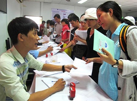 Người lao động đi làm việc ở nước ngoài đóng BHXH khoảng 500.000 đồng/tháng - 1
Từ 1/1/2016, người lao động đi XKLĐ phải tham gia BHXH bắt buộc
