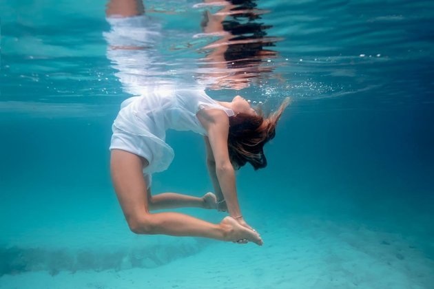 Kỳ thú những tư thế yoga trong lòng đại dương - 2 Kỳ thú những tư thế yoga trong lòng đại dương - 2