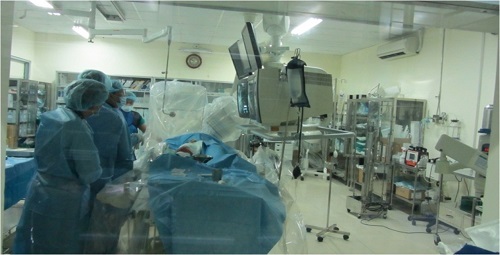 Công nghệ bào chế thuốc tiêm chữa ung thư mở ra cơ hội mới cho người bệnh - 2 Kíp phẫu thuật can thiệp mạch điều trị đột quỵ