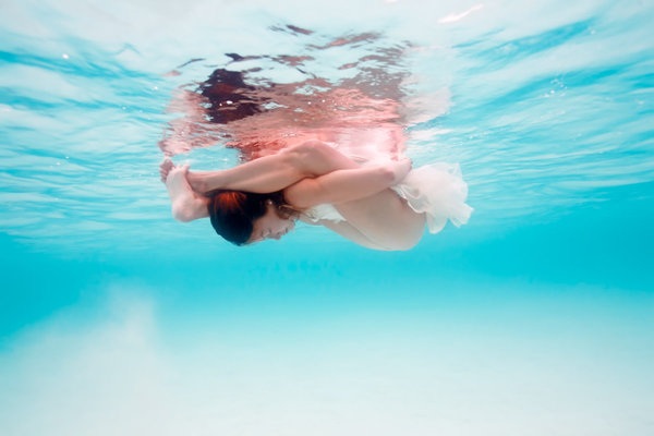 Kỳ thú những tư thế yoga trong lòng đại dương - 9 Kỳ thú những tư thế yoga trong lòng đại dương - 9