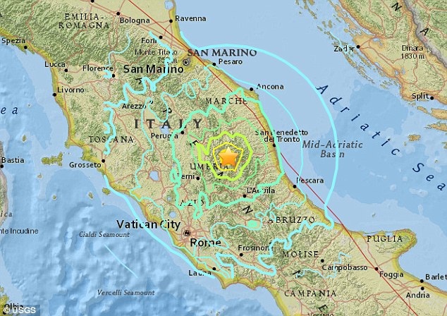 Cận cảnh đổ nát ở Italy sau trận động đất mạnh 6,2 độ Richter - 2
Tâm chấn ở độ sâu 10km, cách thành phố Perugia khoảng 76km về phía đông nam. Theo thống kê ban đầu, trận động đất khiến ít nhất 6 người thiệt mạng. (Ảnh: Dailymail)