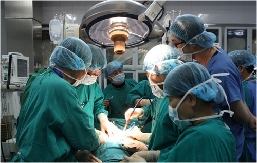 Những nghiên cứu về y dược xứng tầm quốc tế của các nhà khoa học Việt - 1 Kíp phẫu thuật ghép đồng thời tụy – thận