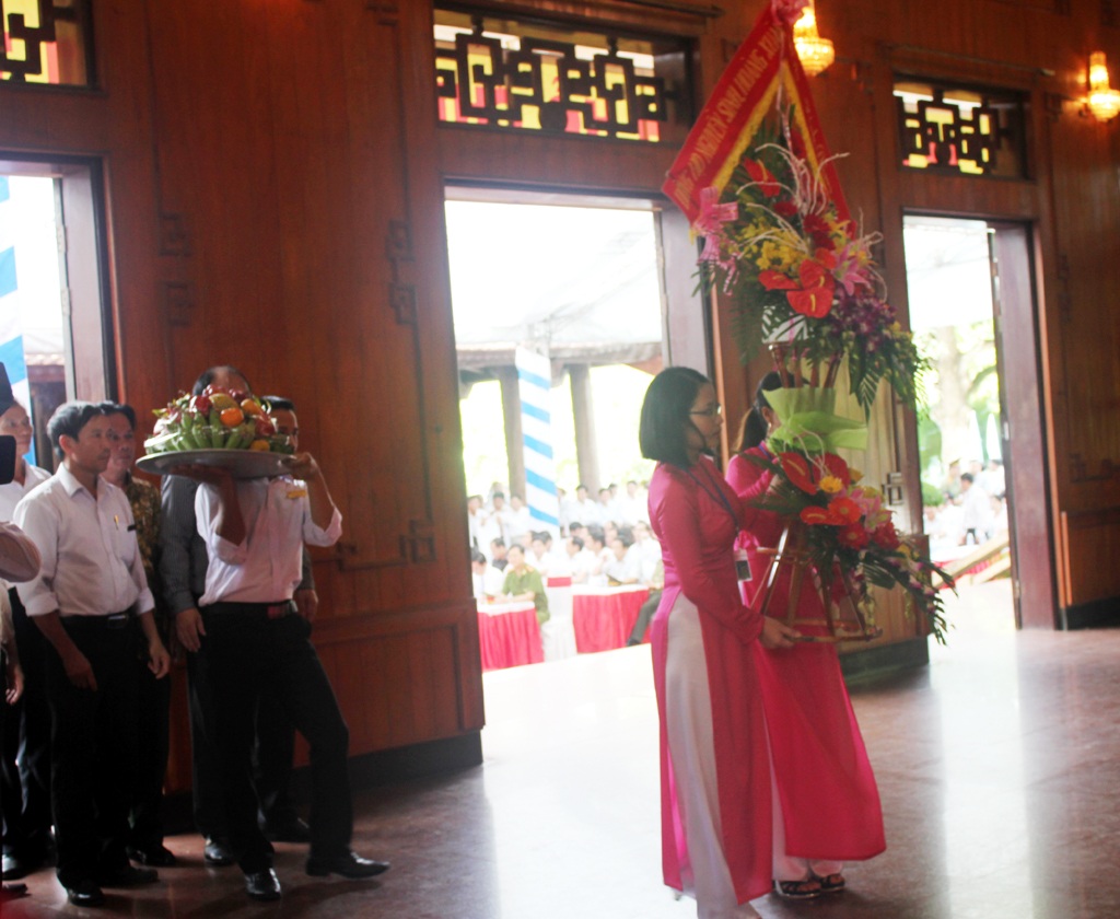 dang-hoa-va-tien-co-3092015-1441262239089