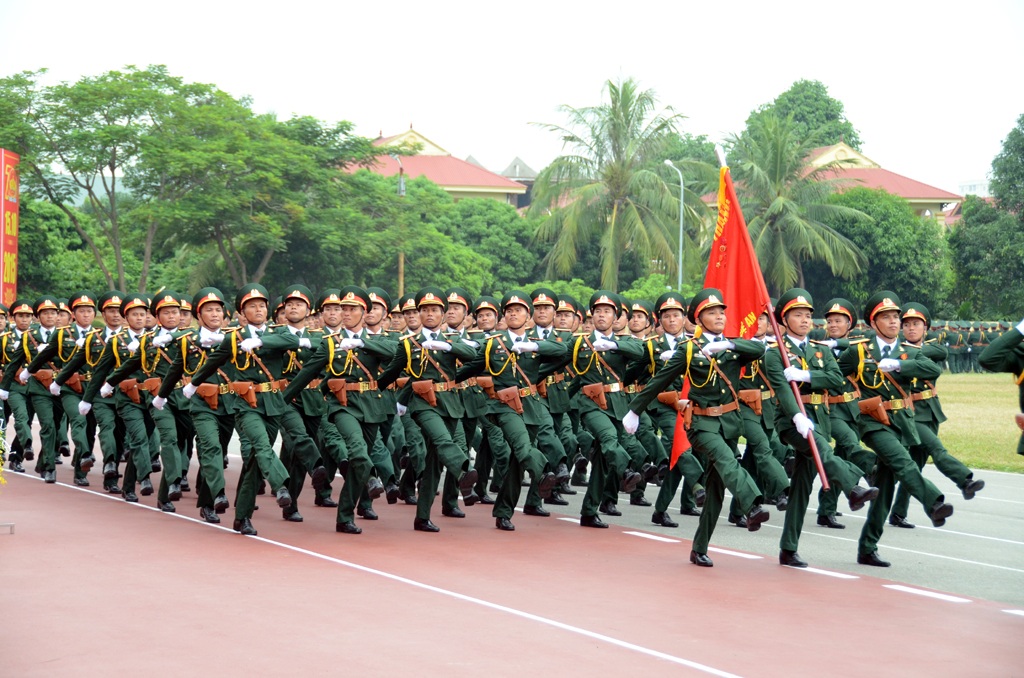 Diễu binh kỉ niệm 70 năm ngày truyền thống LLVT Quân khu 4 - 3 Trong 70 năm xây dựng, chiến đấu và trưởng thành, lực lượng vũ trang Quân khu 4 được Đảng, Nhà nước và Quân đội tặng thưởng nhiều Huân, Huy chương cao quý.