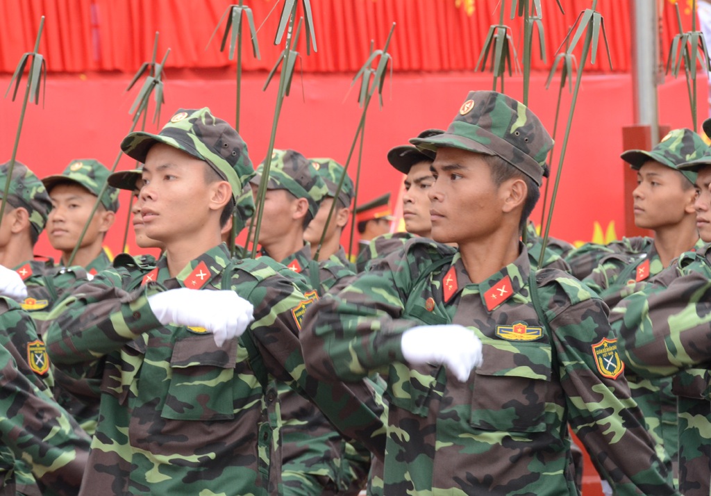 Diễu binh kỉ niệm 70 năm ngày truyền thống LLVT Quân khu 4 - 11 Các lực lượng vũ trang Quân khu 4 đã tạo nên sức mạnh của khối đoàn kết, thống nhất trong sự nghiệp bảo vệ Tổ quốc.
