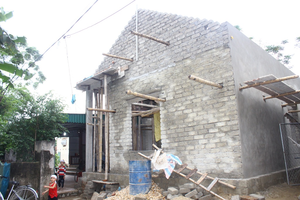 “Mẹ đâu rồi, sao không về ngủ với con!” - 9 Vợ mất, con dại, khoản nợ 250 triệu chưa biết đến bao giờ mới trả được nên căn nhà của anh Bích vẫn đang dang dở.